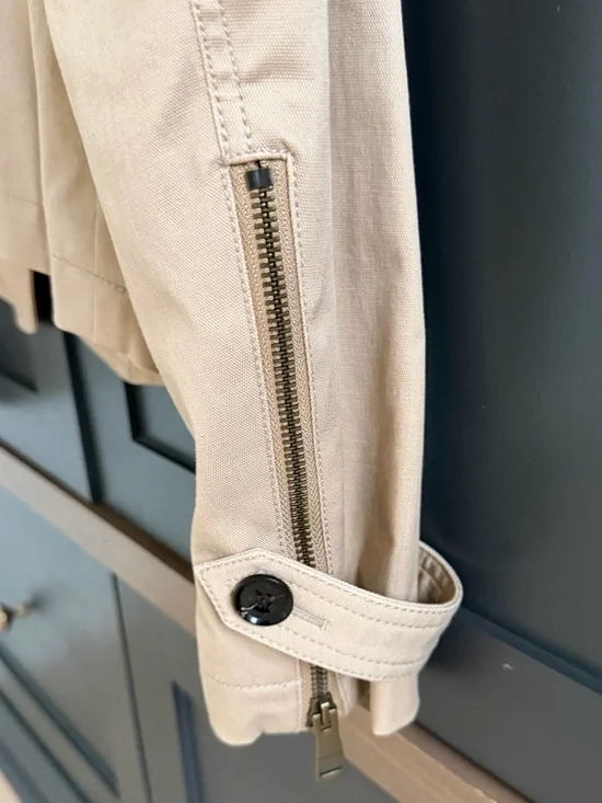 Burberry Women's Beige Tailored Peplum Jacket 6 - Picture 11 of 12